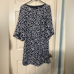 Vince Camuto Very cute bell sleeve polka dot dress. Size 8
